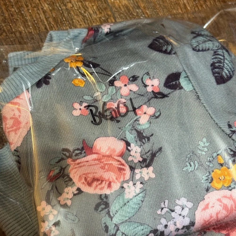 Vince Camuto Floral Babygirl 12 month Outfit - Picture 4 of 4